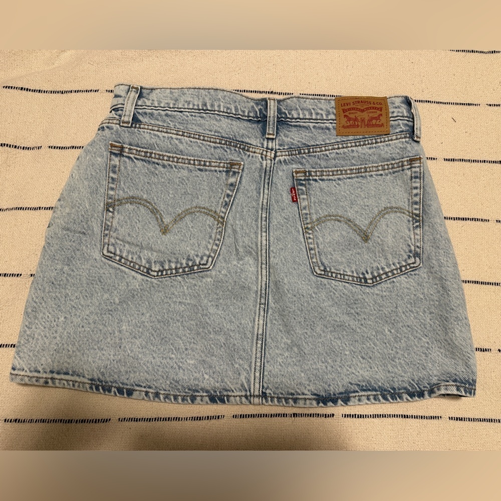 Levi’s Straus Women’s Light Wash Denim Jean Skirt Size 30